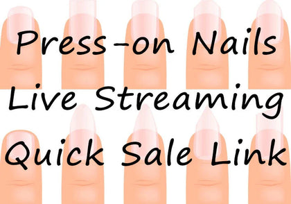 라이브 방송에서만 구매 및 주문 가능합니다. 10개 세트의 수제 압착형 네일 아트 키트로, 연장된 누드 핑크 네일에 레이스 무늬와 골드 스톤으로 장식되어 있어 우아한 차 모임과 데이트를 위한 고급스러운 선택입니다.